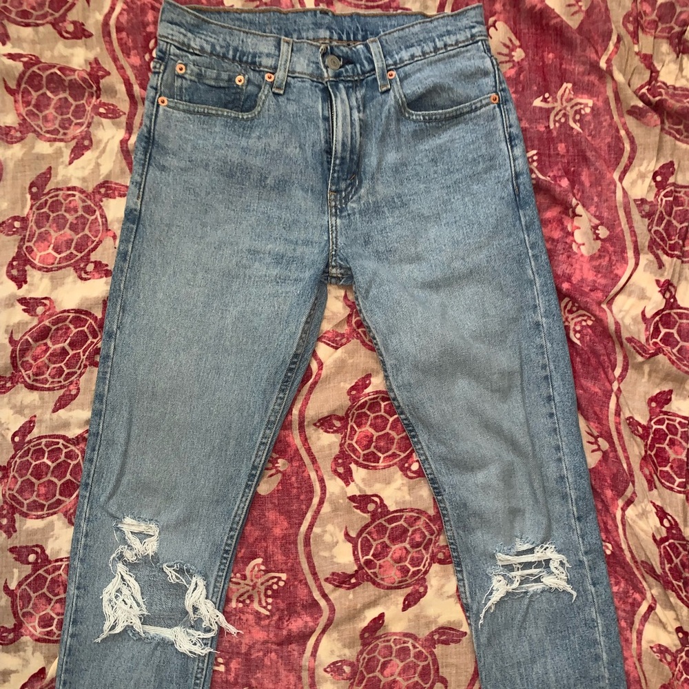 Light blue (originally) distressed levi jeans 512 28X30